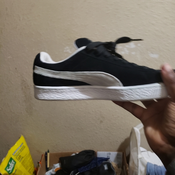 2 pair of pumas both are size 7 - Picture 7 of 7